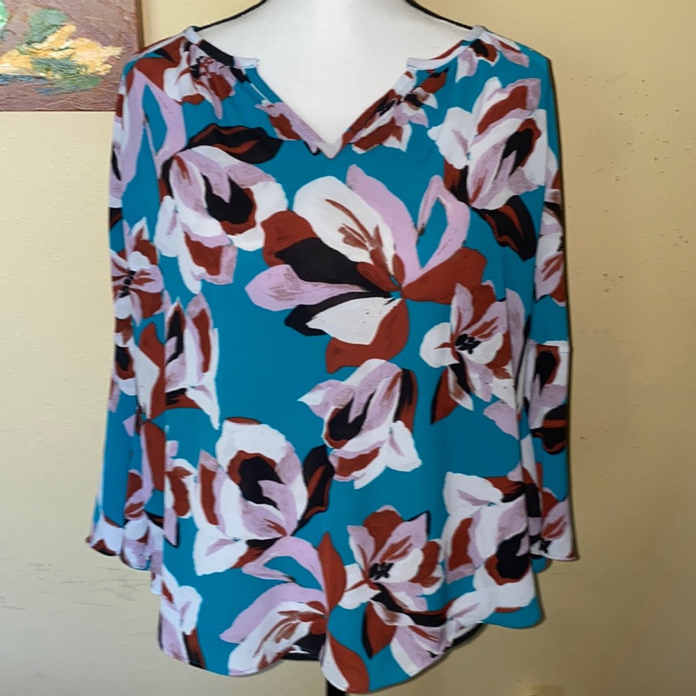 Size Large Jennifer Lopez Top Floral Design